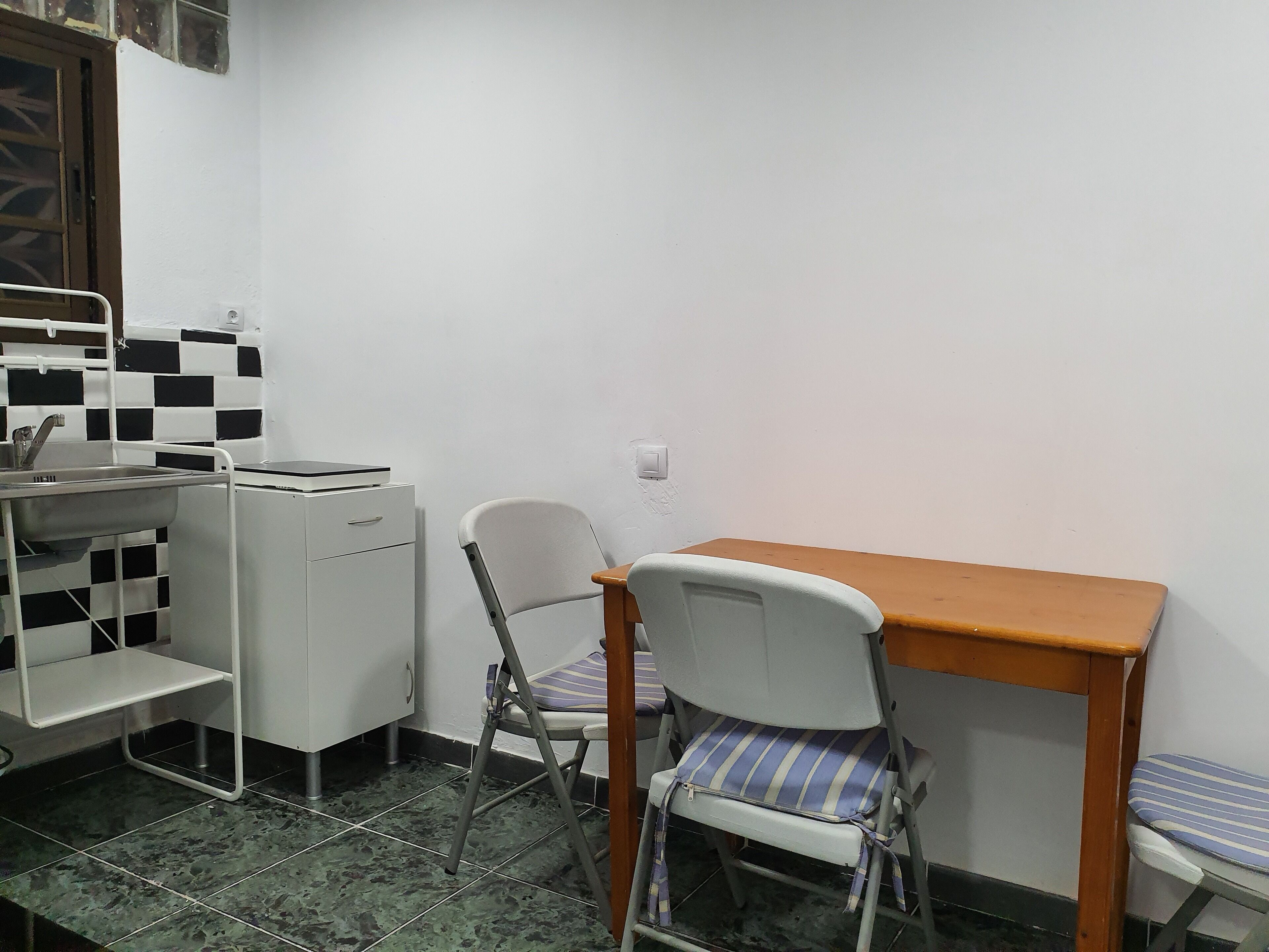 Low Cost Room Plaza de Hierro IV