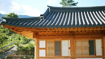 Traditional House (Maehwa) | 1 bedroom