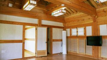 Nhà truyền thống (Maehwa)