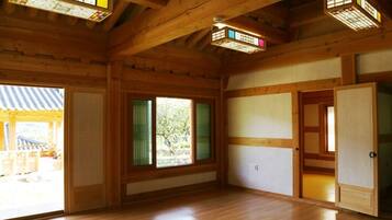 Traditional House (Maehwa) | 1 bedroom