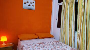 Double Room, Shared Bathroom | WiFi, bed sheets