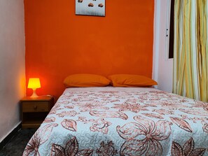 Habitación doble, baño compartido | Wifi y ropa de cama 