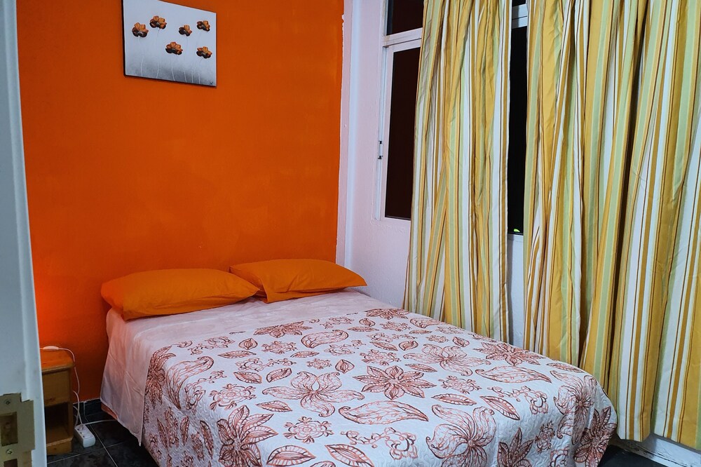 Low Cost Room Plaza de Hierro I