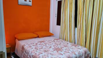 Double Room, Shared Bathroom | WiFi, bed sheets