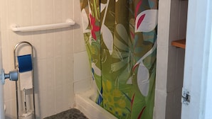 Kamar Twin, kamar mandi umum | Shower kamar mandi