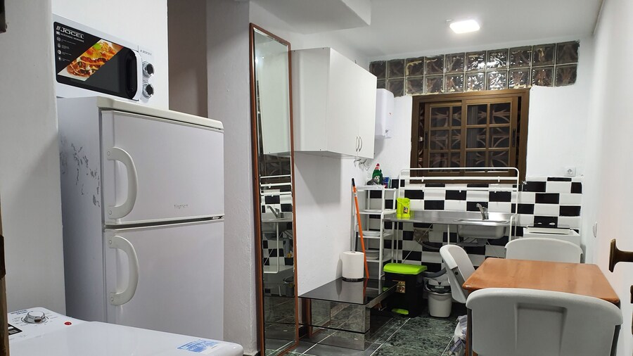 Low Cost Room Plaza de Hierro III