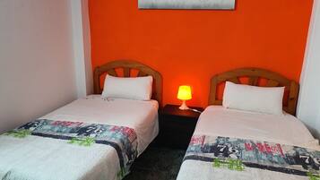 Twin Room, Shared Bathroom | WiFi, bed sheets