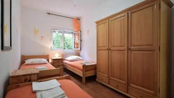 Herbergi fyrir þrjá - sameiginlegt baðherbergi | Hljóðeinangrun, ókeypis vöggur/ungbarnarúm, ókeypis þráðlaus nettenging