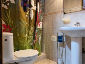Twin Room, Shared Bathroom | Bathroom | Shower, towels