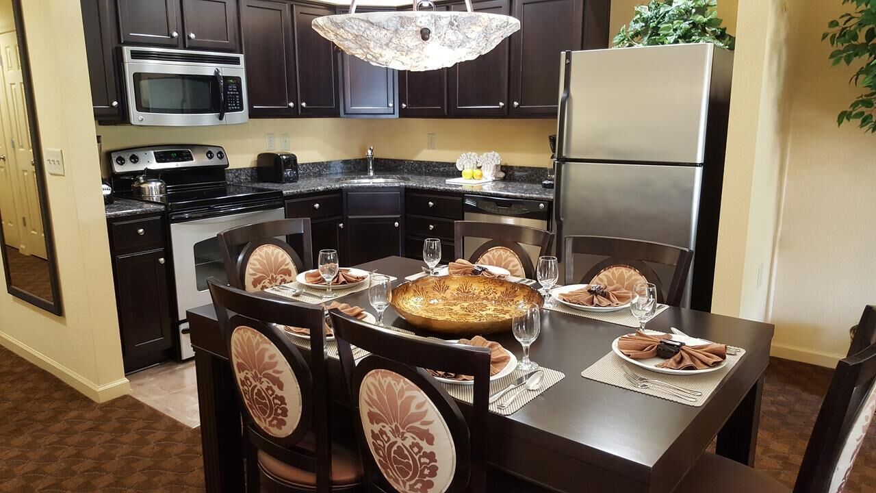 4.5 STAR Spacious 2 Bedroom Resort Condo Near Busch Gardens - 1200 SQRFT 