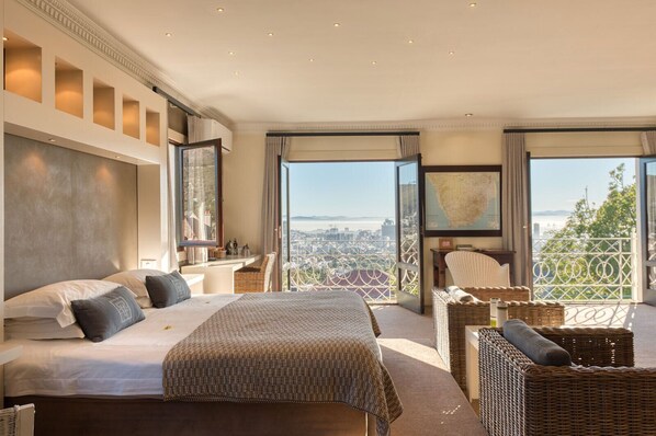 Chambre luxueuse, 1 très grand lit | Literie de qualité, minibar, décor unique, ameublement unique