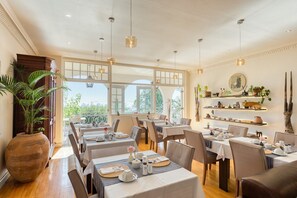 Breakfast area - De Tafelberg Guesthouse (Cape Town)