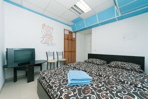 经济双人房, 公共浴室 | 办公桌、熨斗/熨板、免费 WiFi、床单