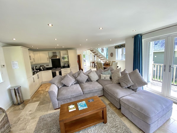 Flachbildfernseher, DVD-Player