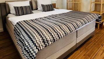 2 bedrooms, travel crib, free WiFi, bed sheets