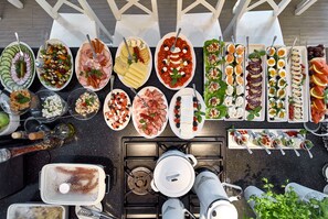 Daily buffet breakfast for a fee