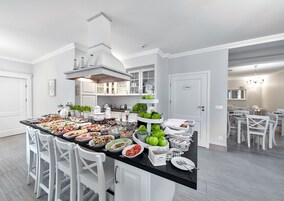 Se ofrece un desayuno bufé (50 PLN por persona)