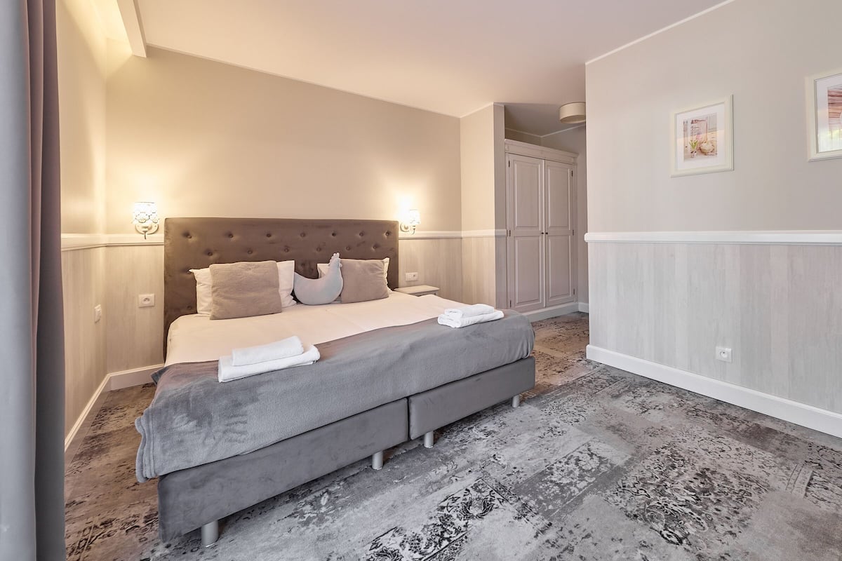 Classic Apartment, Garden View | 1 bedroom, soundproofing, iron/ironing board, cribs/infant beds