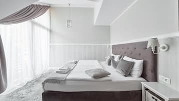 Deluxe Apartment, Mountain View | Soundproofing, iron/ironing board, cots/infant beds, free WiFi