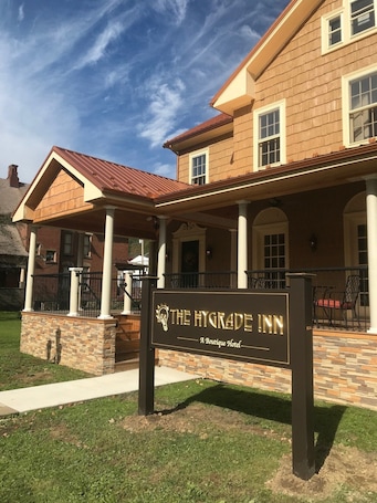 Front of property - evening/night. The Hygrade Inn