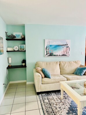 智能电视、DVD 播放器、玩具、书