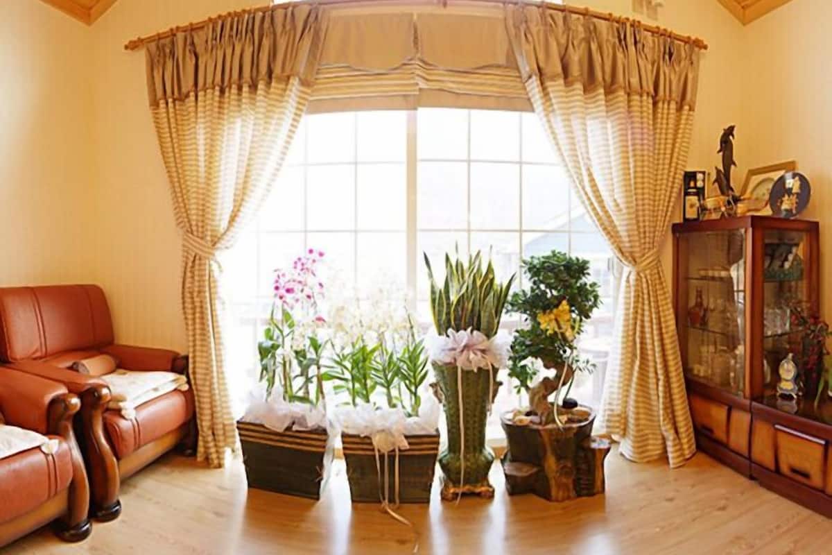 Suite (Liberty Sweet + Karaoke) | Living room | Flat-screen TV