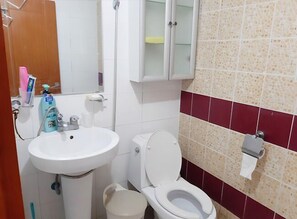 淋浴设施、免费洗浴用品、吹风机、毛巾