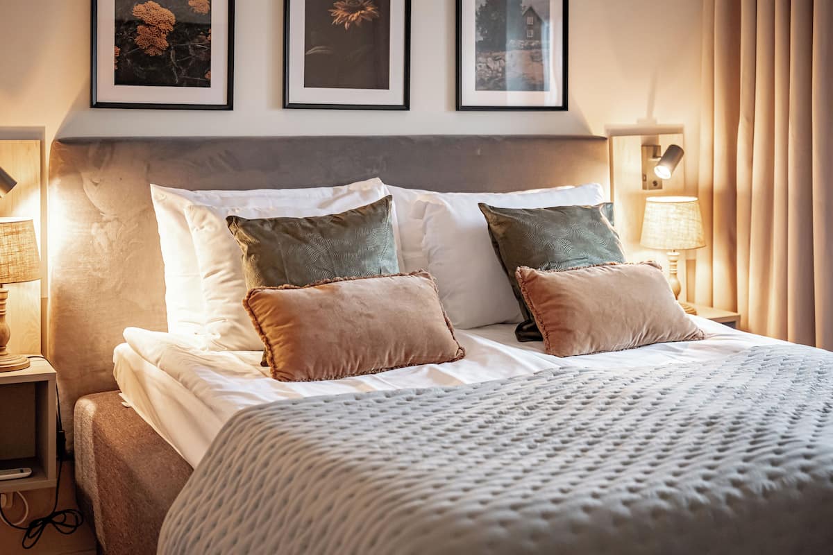 Suite | 1 bedroom, hypo-allergenic bedding, desk, laptop workspace