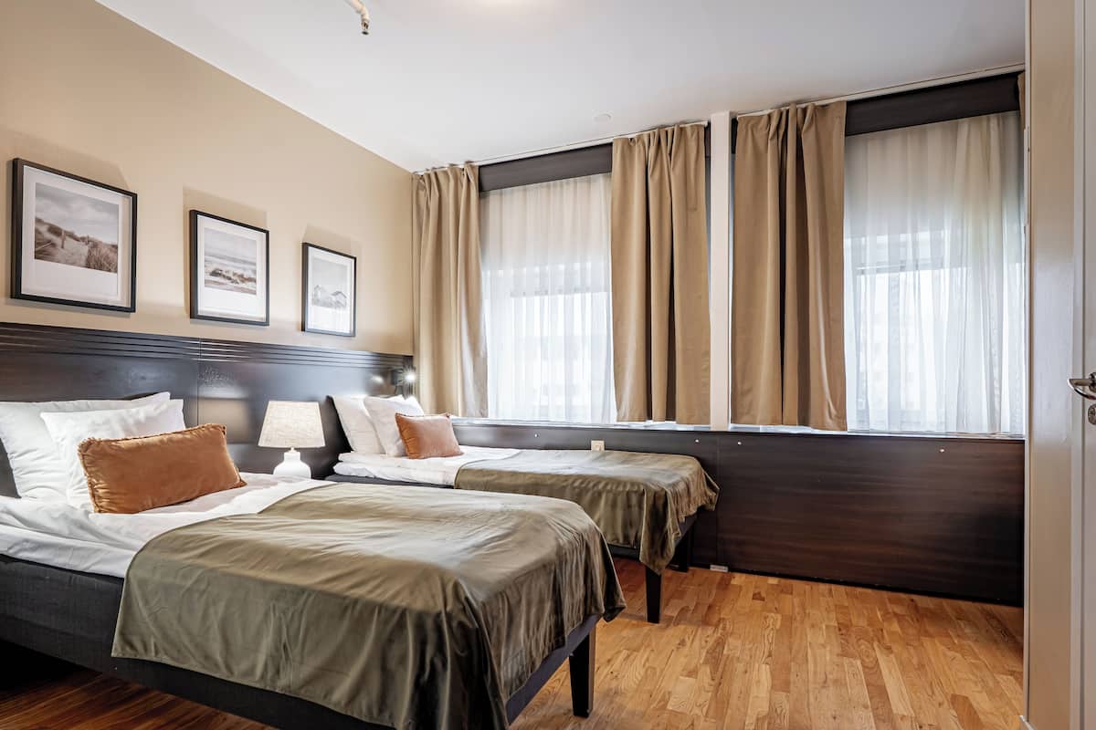 Classic Medium | 1 bedroom, hypo-allergenic bedding, desk, laptop workspace
