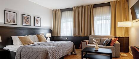 Comfort Medium | 1 bedroom, hypo-allergenic bedding, desk, laptop workspace