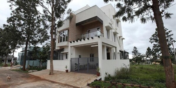 Entrada al alojamiento