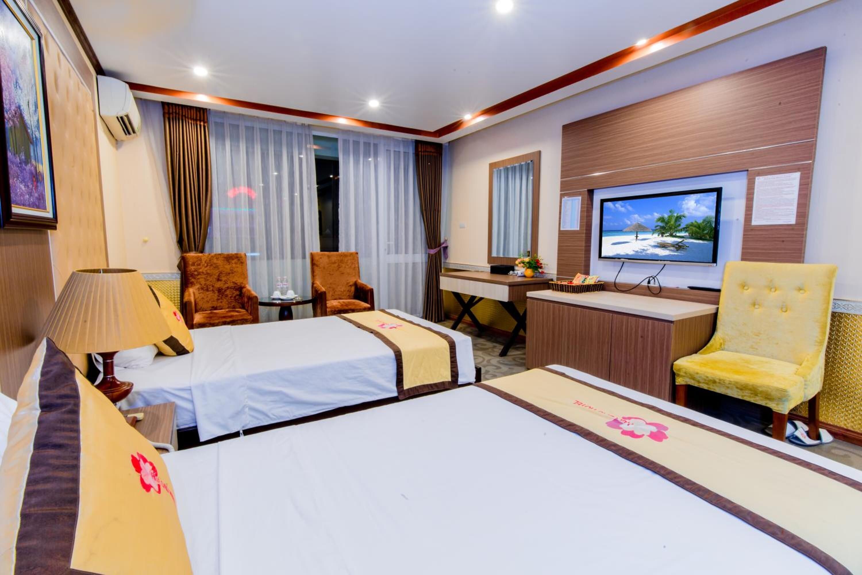Minibar, két bảo mật tại phòng, bàn 