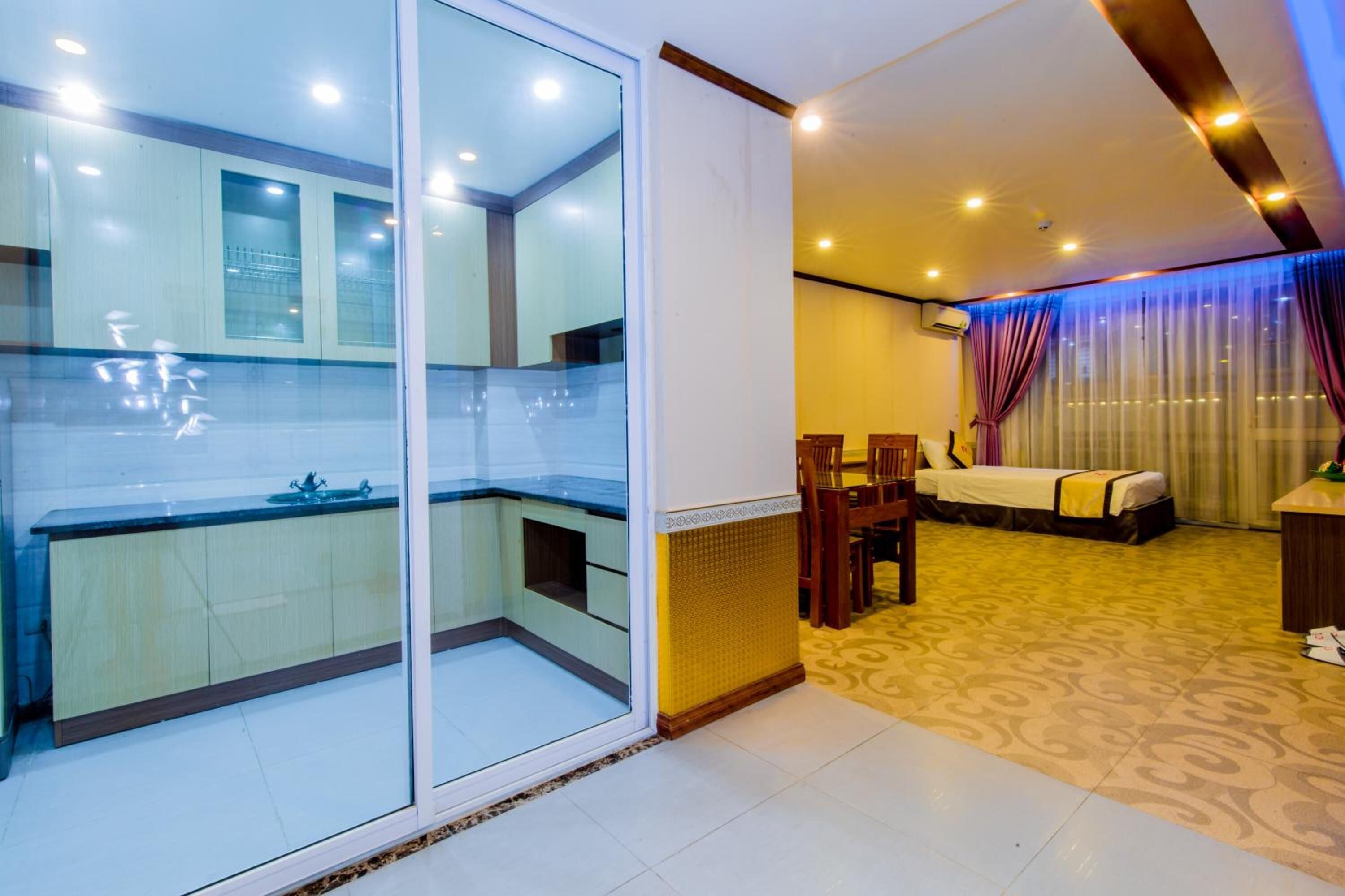 Minibar, in-room safe, desk, free WiFi