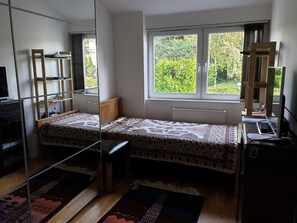 4 habitaciones, tabla de planchar con plancha, wifi y ropa de cama 