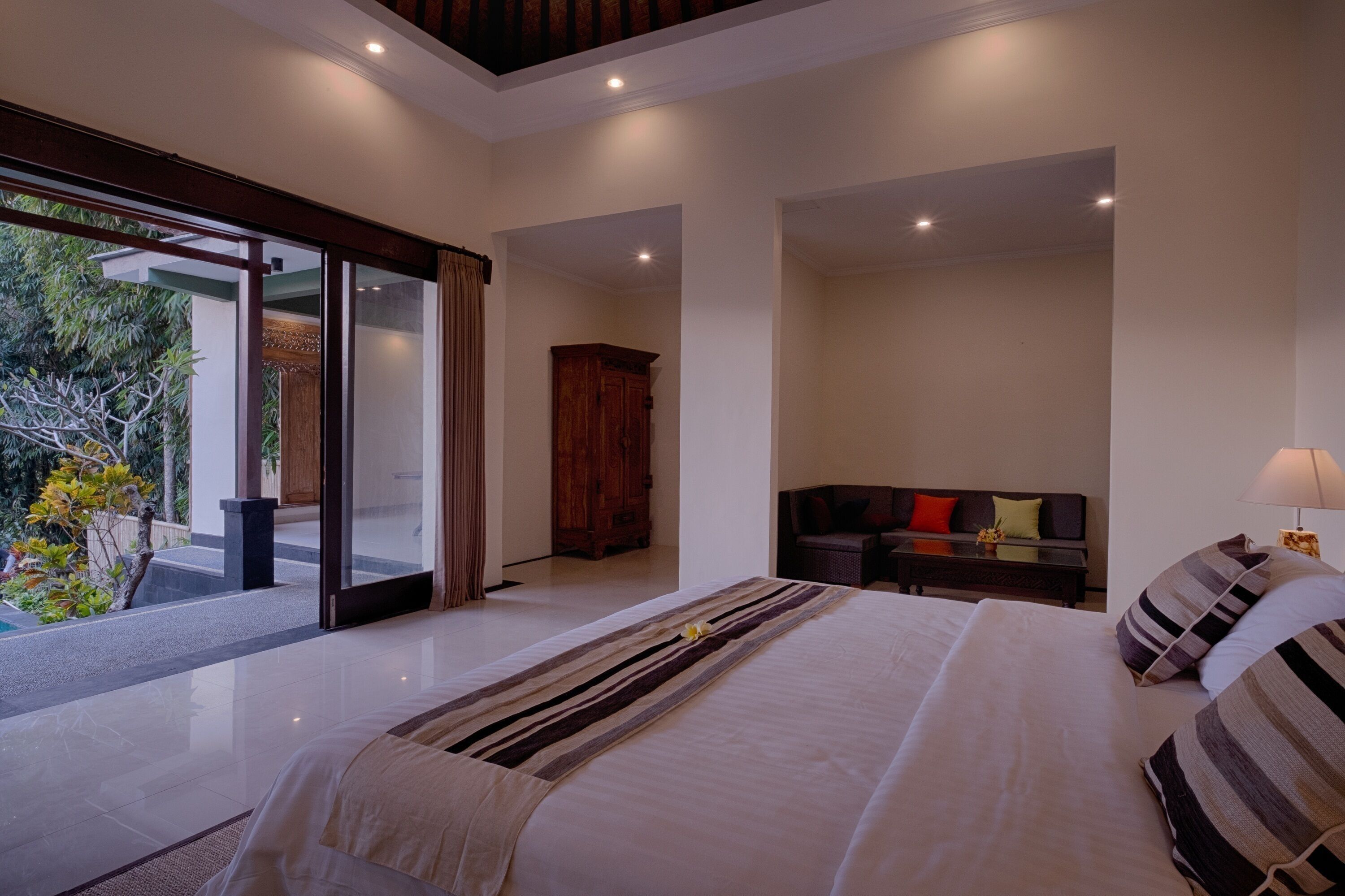 1 chambre, surmatelas, minibar, coffres-forts dans les chambres