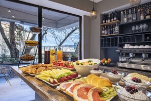 Buffet déjeuner servi tous les jours en supplément