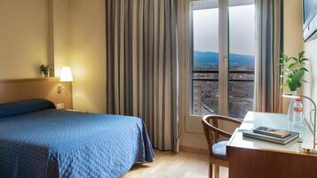 مكتب ومكواة/لوح كي وواي فاي مجانًا وملاءات أسرّة