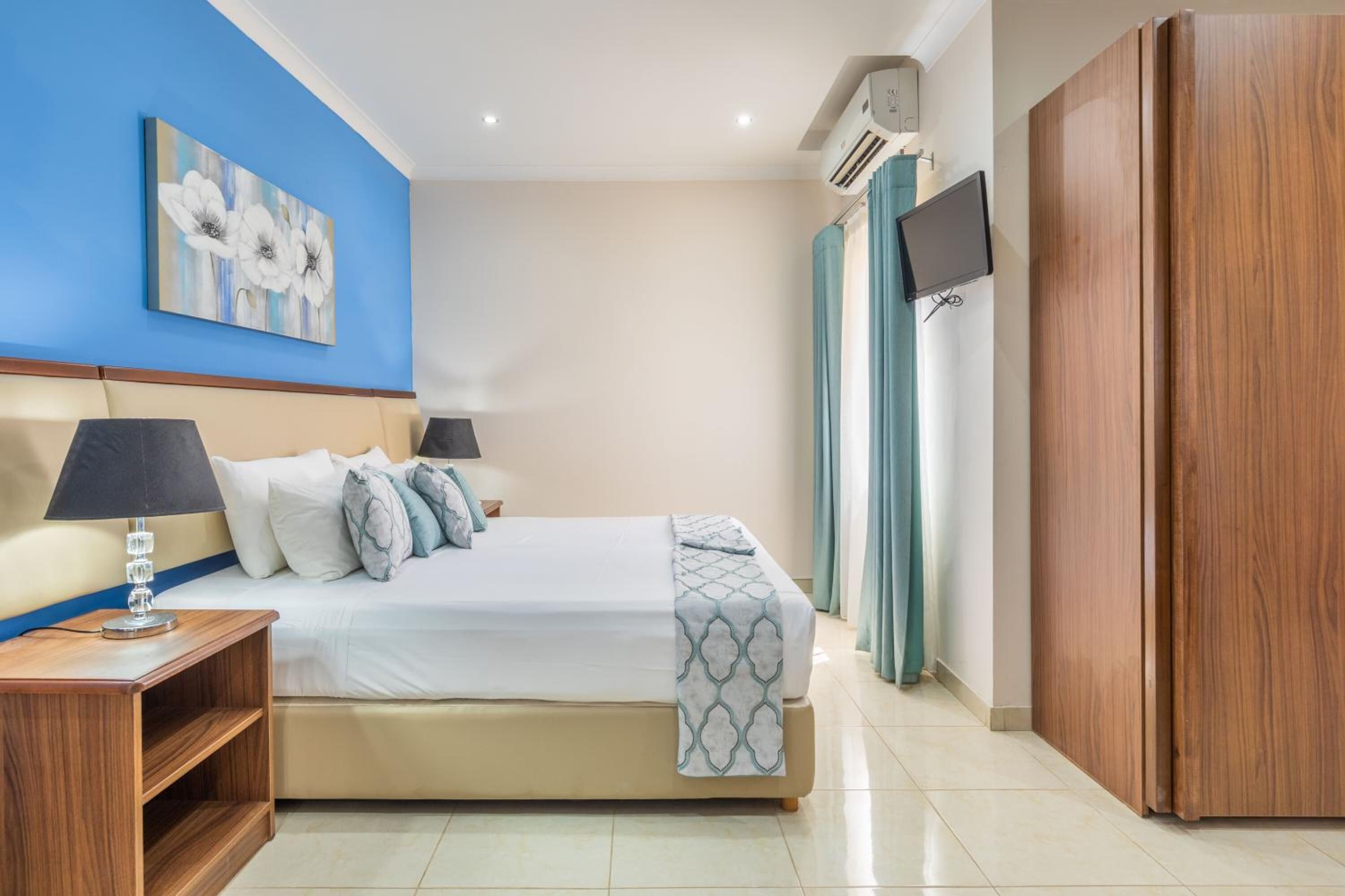 Zimmersafe, Schreibtisch, schallisolierte Zimmer, kostenloses WLAN