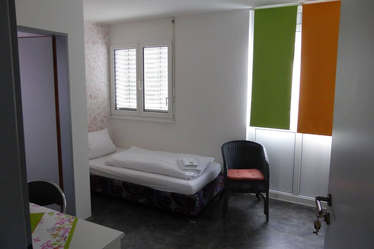 Single Room | Hypo-allergenic bedding available, in-room safe, desk, WiFi (free)