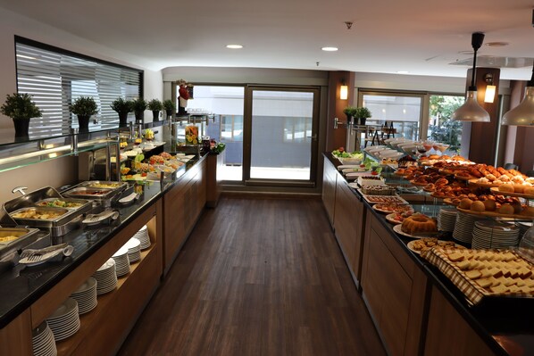Daily buffet breakfast (TRY 15 per person) - Riva Hotel Taksim (Istanbul)