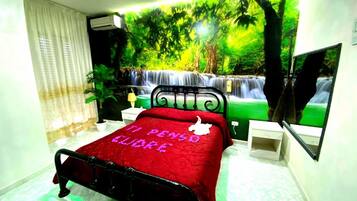 Free WiFi, bed sheets