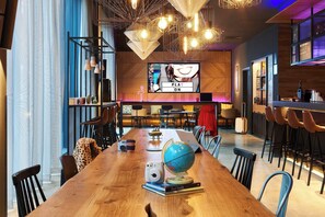 Bar (on property) - Moxy Southampton (Southampton)