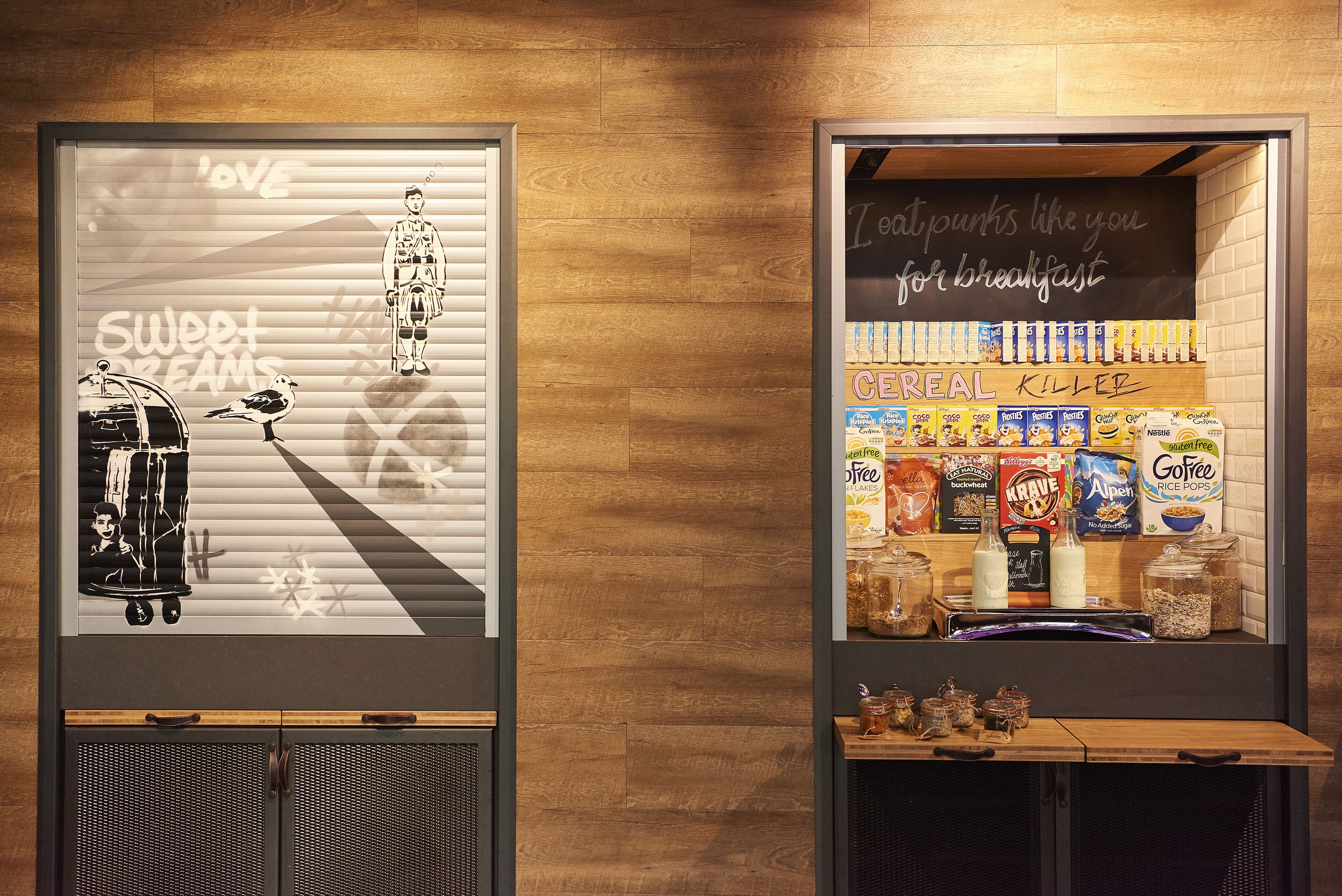 Daily buffet breakfast (GBP 15 per person)