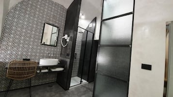 Design Single Room, Balcony (7) | Down comforters, memory foam beds, minibar, in-room safe