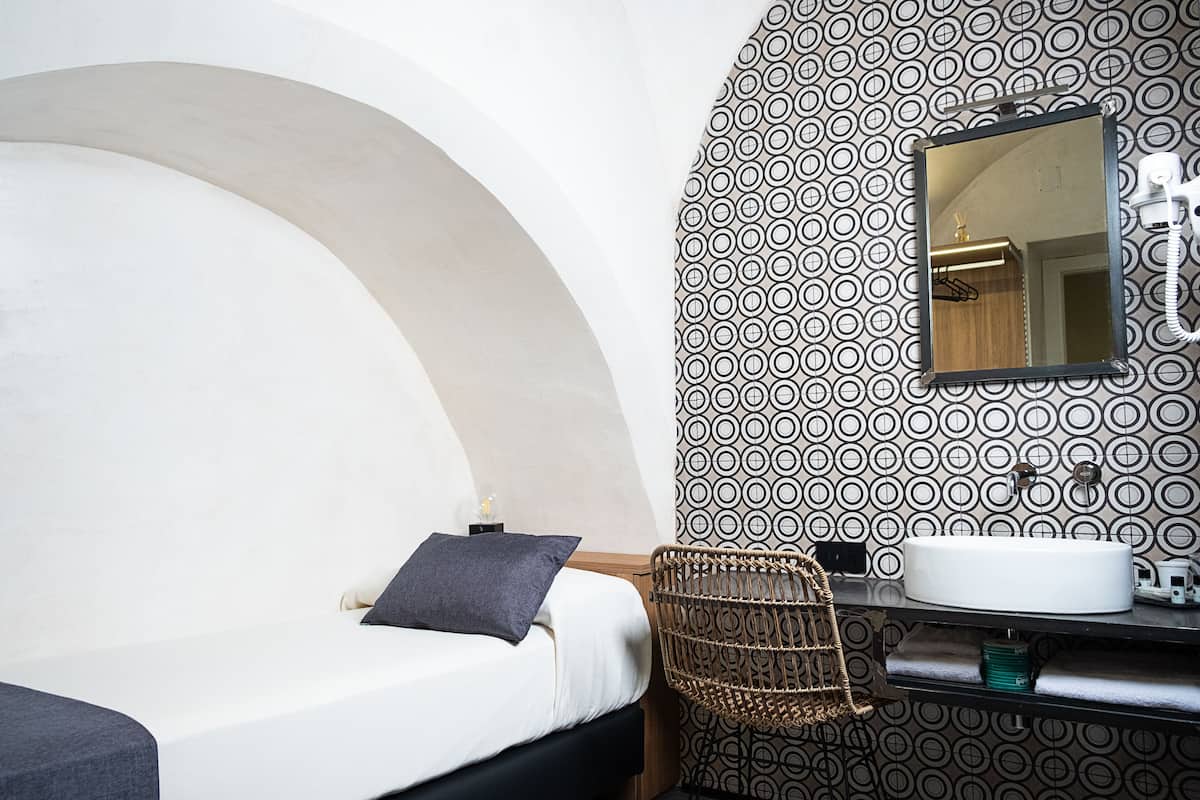 Design Single Room, Balcony (7) | Down comforters, memory foam beds, minibar, in-room safe