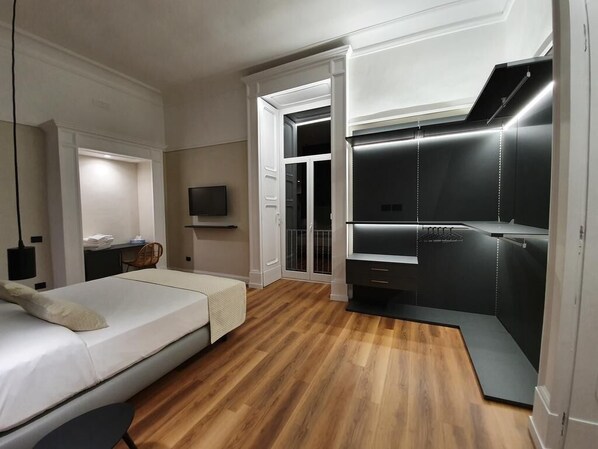 Couette en duvet d'oie, matelas mémoire de forme, minibar