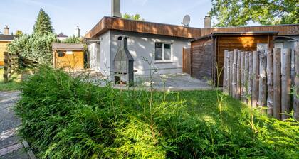 Moderna casa de vacaciones en una zona tranquila en el lago, con chimenea, se admiten mascotas