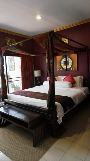 Minibar, blackout curtains, free WiFi, bed sheets - Le Prive Resort (Pattaya)