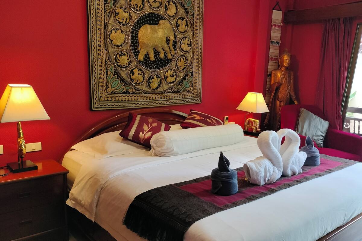 Premier Double Room | Minibar, blackout drapes, WiFi (free), bed sheets