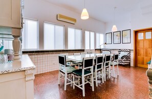 Breakfast area - À da Avó - The Guesthouse (Faro)